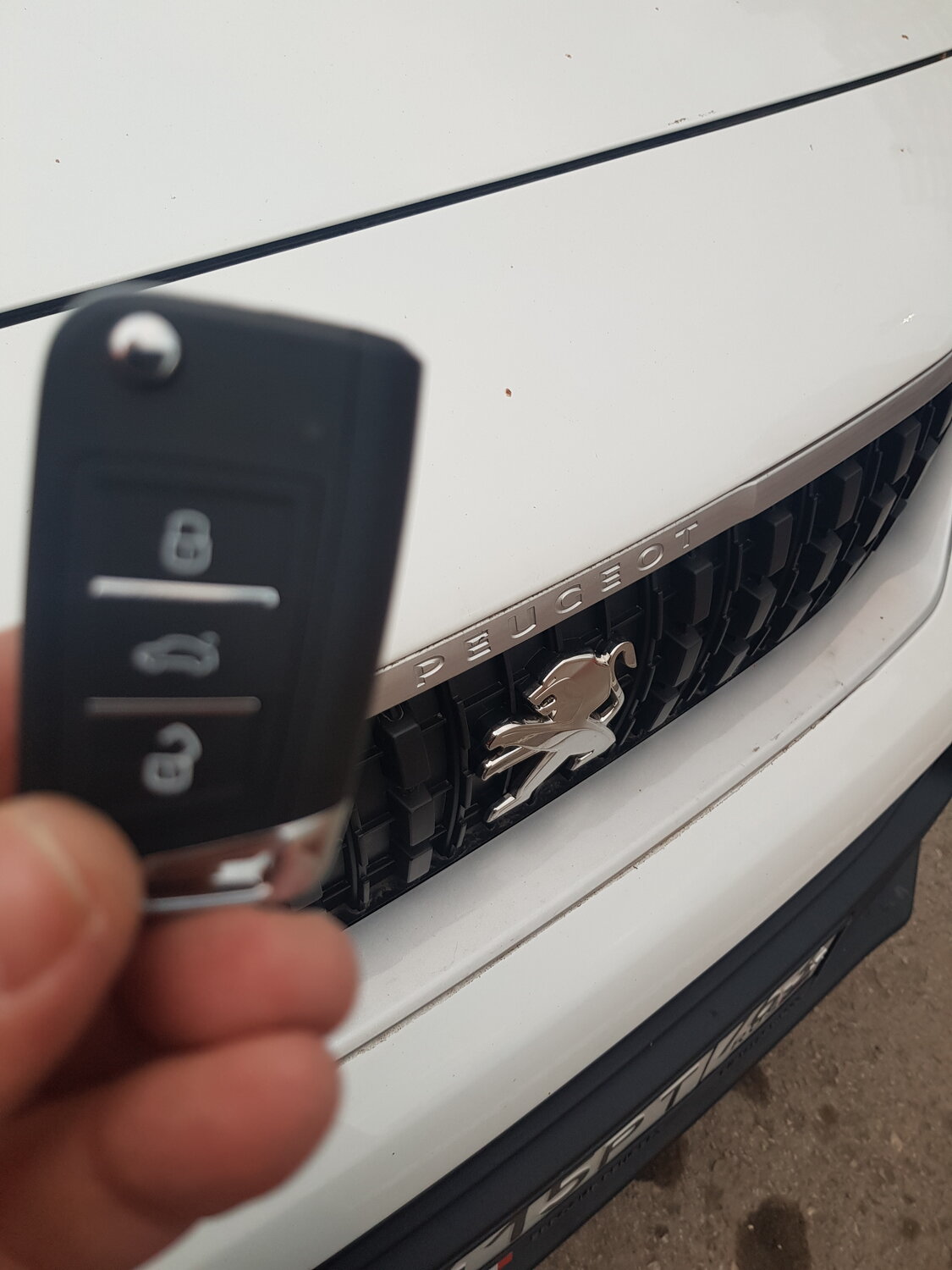 ключ kia seltos выкидной, ключ киа, ключ фольксваген, ключ авто, смарт ключ тойота ленд крузер 200