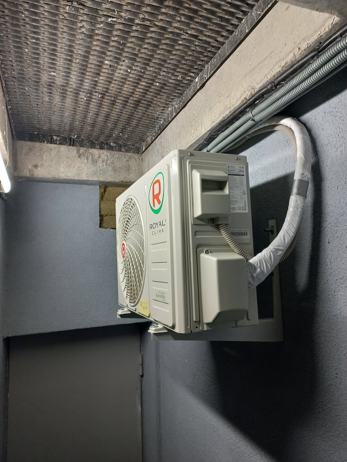 наружный блок кондиционера lessar, наружный блок сплит системы, кондиционер внешний блок, кондиционер, монтаж кондиционера