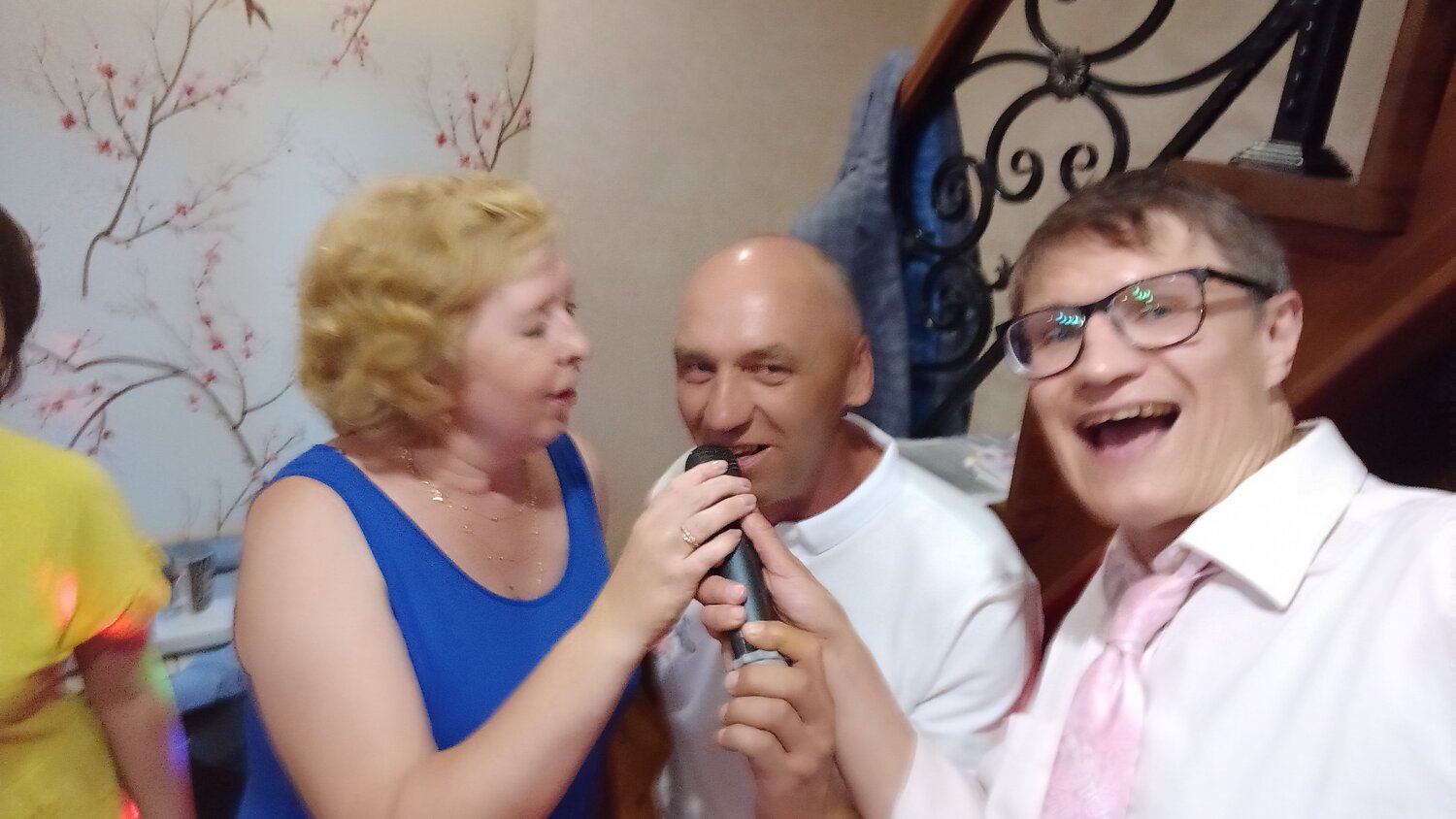 женщина, на свадьбе, человек, ведущий на свадьбу, актеры театра