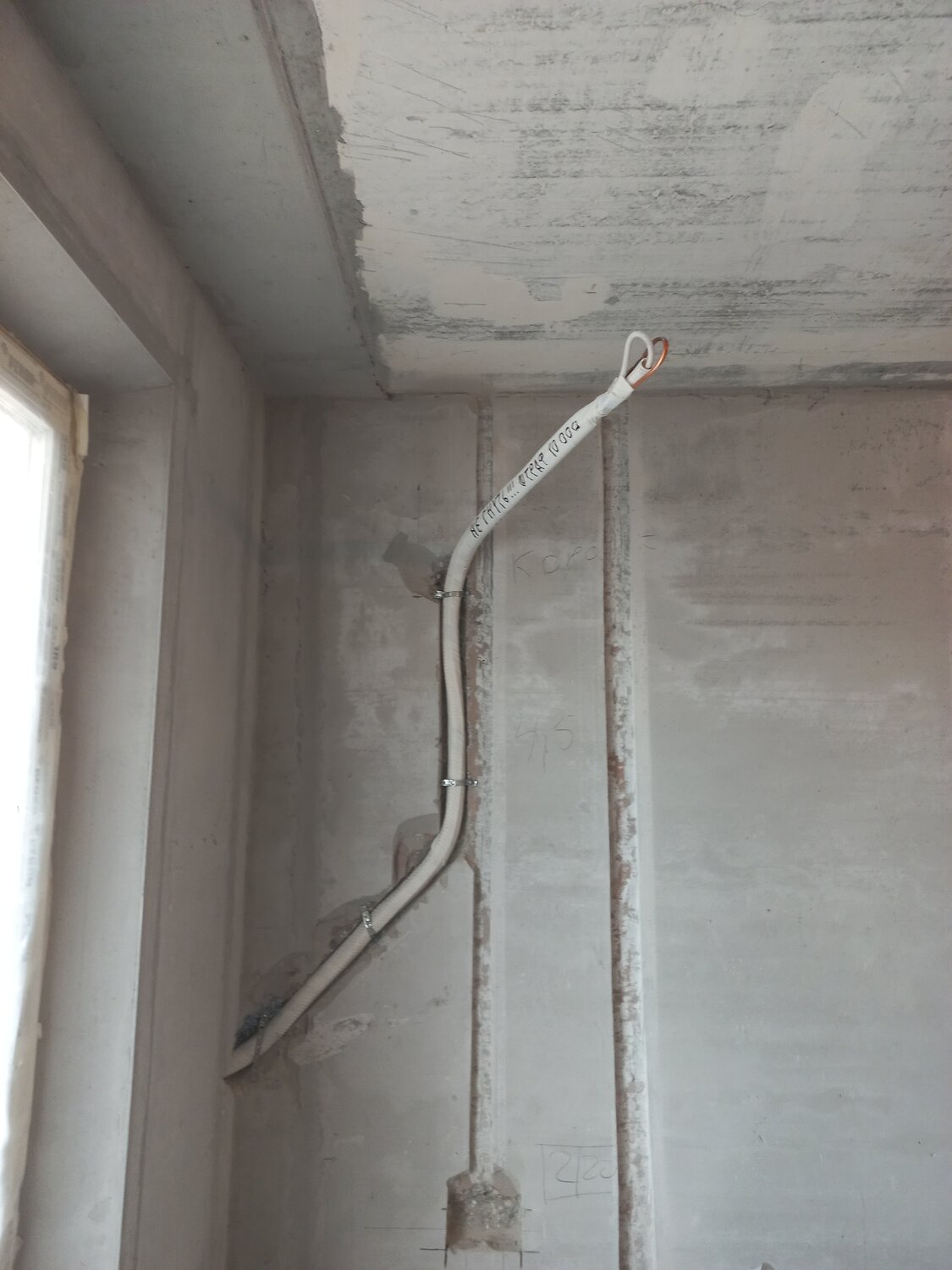 прокладка трассы для кондиционера, монтаж кондиционера, закладка трассы для кондиционера, штроба, кондиционер