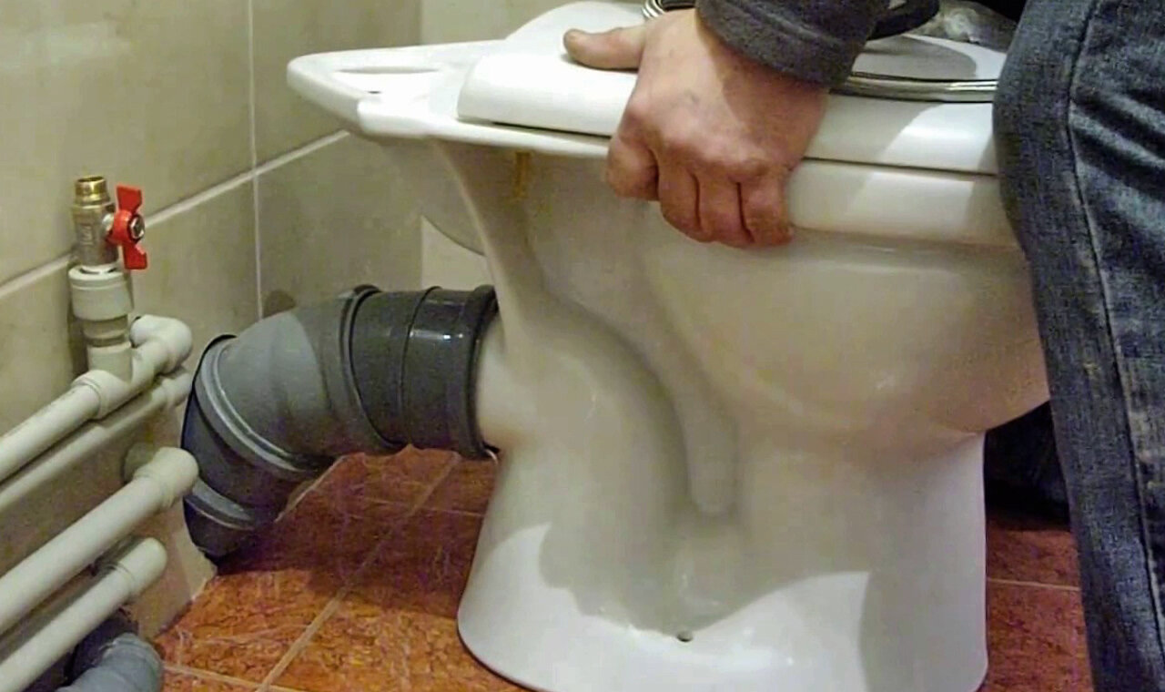 монтаж унитаза, подключение унитаза, унитаз подключение к канализации, соединение унитаза, крепление унитаза