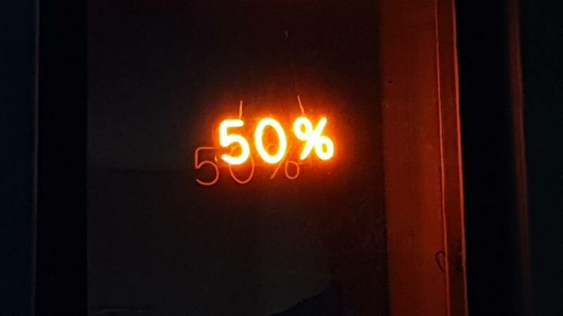 50% неон, 50 процентов, 50 sale, скидка 50, темнота