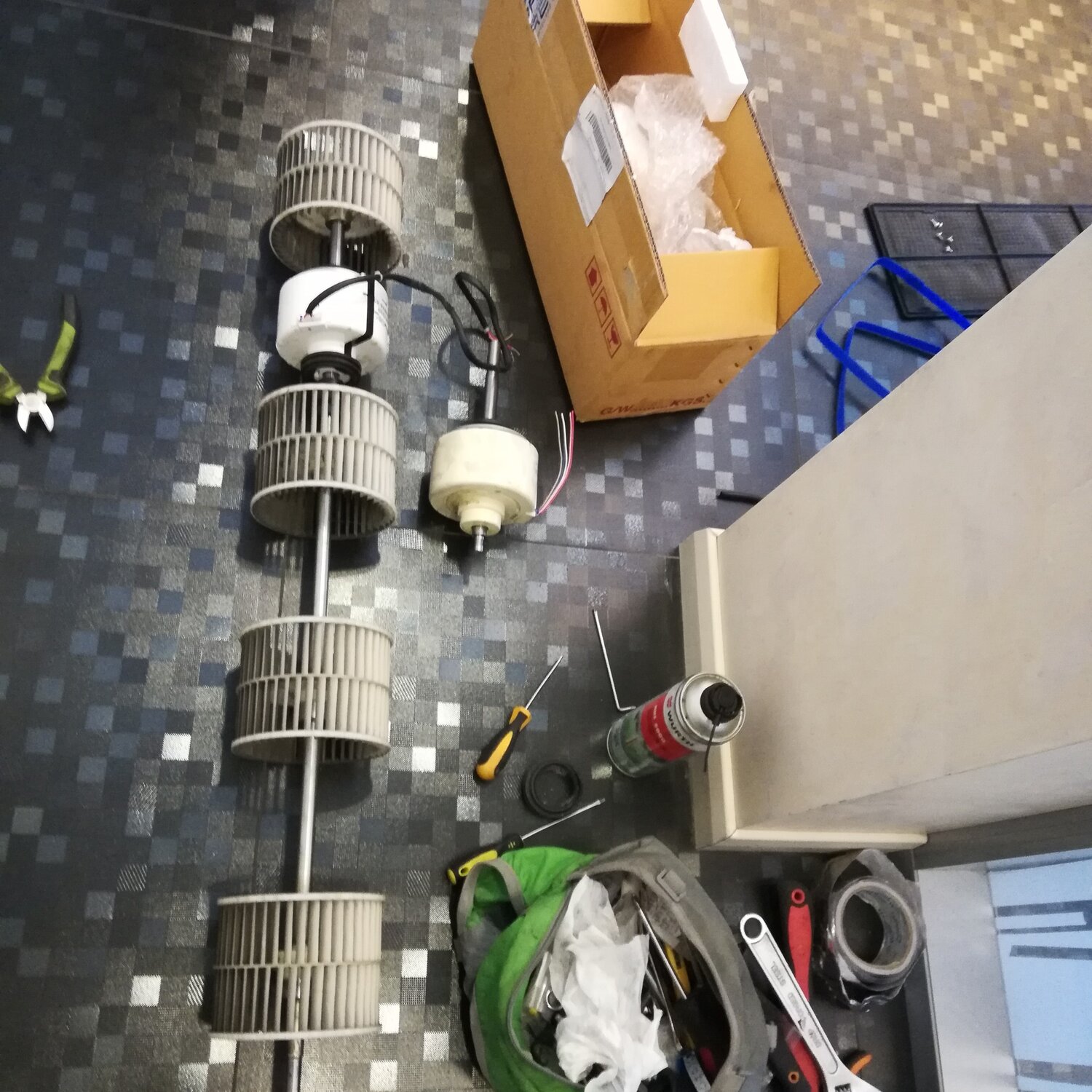 Замена конденсатора наружного блока кондиционера в Петродворцовом районе - Ремон