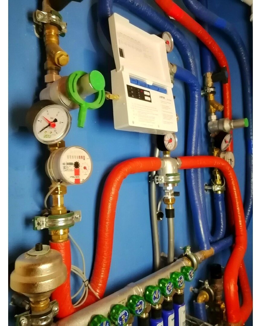 водоснабжение, рехау сантехника водоснабжения, водоснабжение в квартире, узел водоснабжения в квартире, горячее водоснабжение