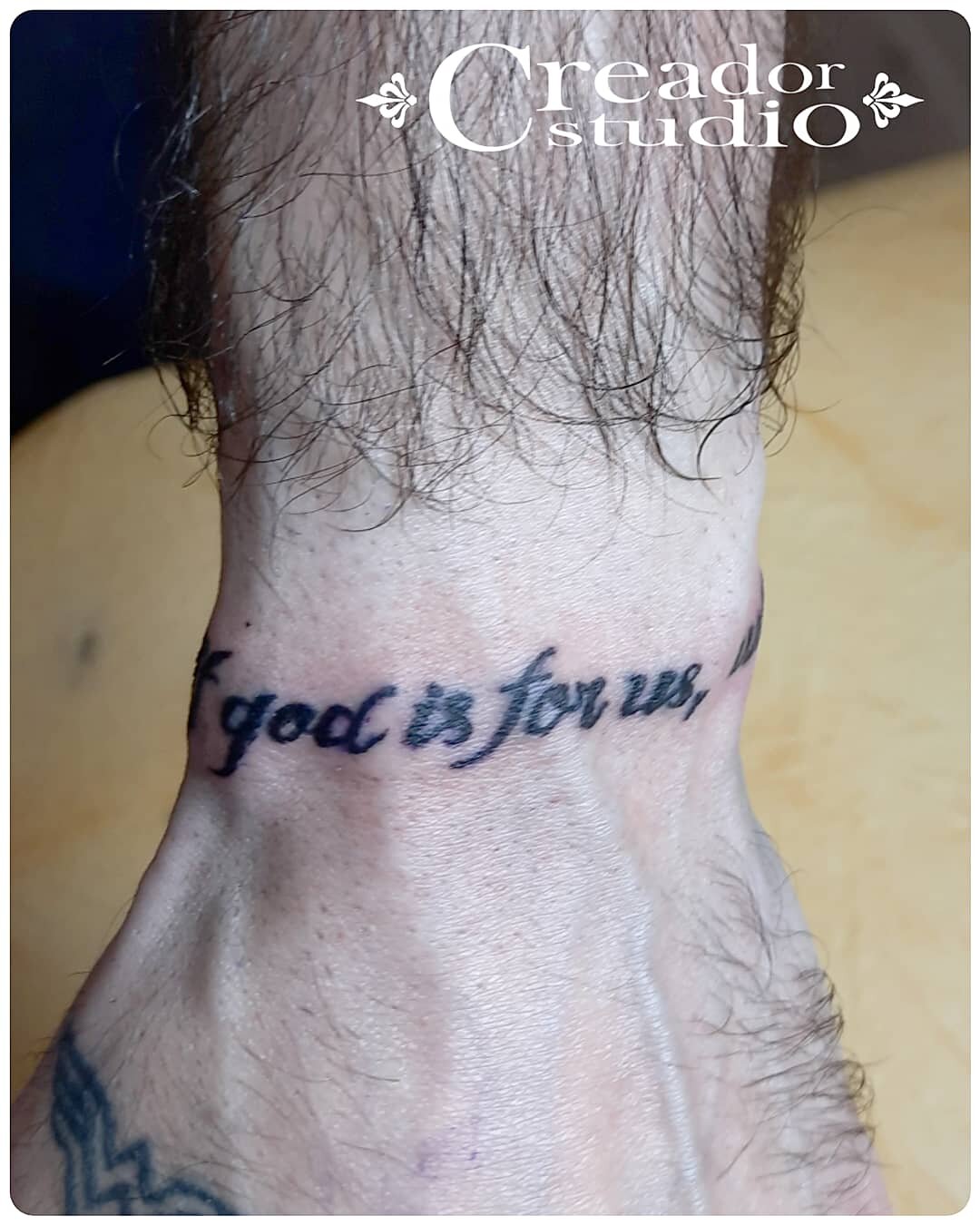 татуировка, наколки, tattoo, тату на запястье мужские надписи, горы по колено тату