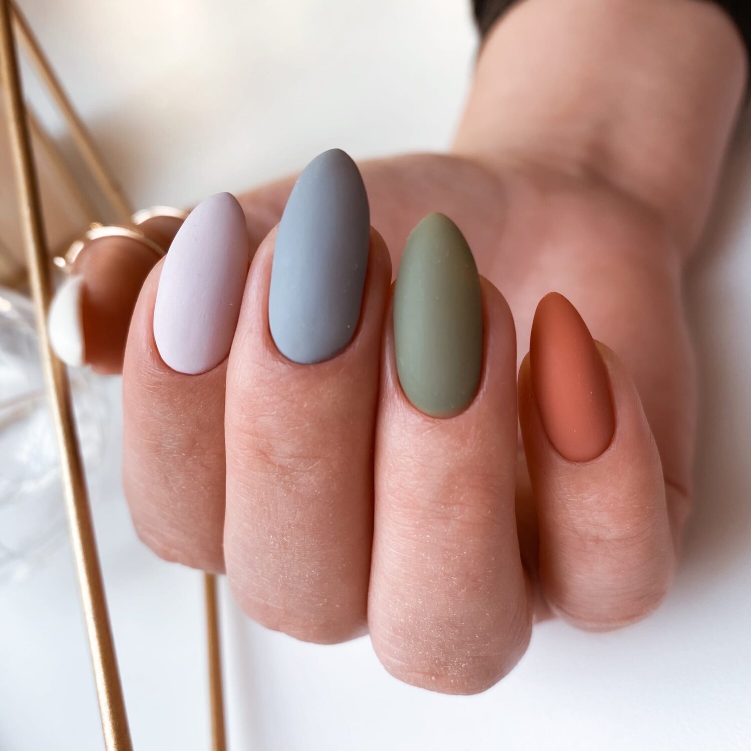 ногти, маникюры, ногти с натуральной базой, серый матовый маникюр, дизайн ногтей