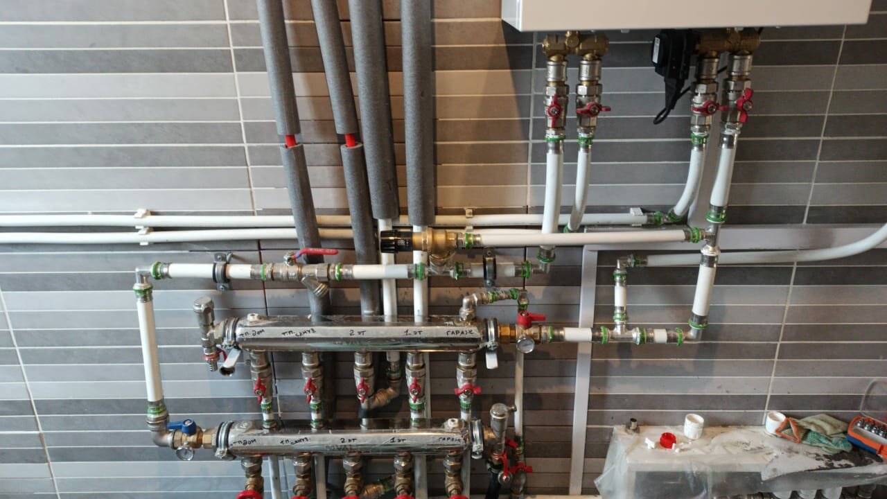 монтажные работы систем отопления, сантехника водоснабжение и инженерные системы, водоснабжение, отопление, трубы отопления в частном доме в котельной