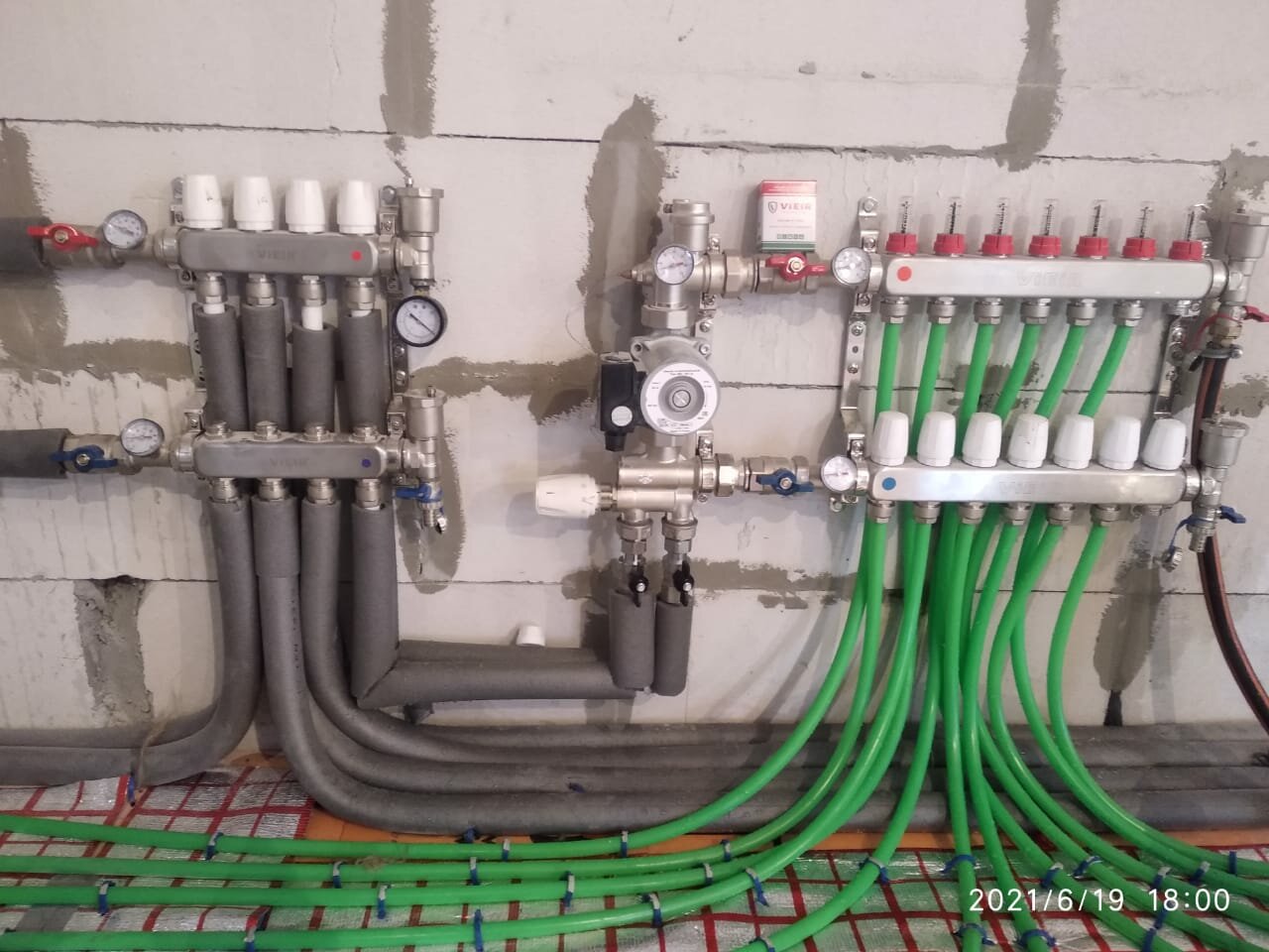 система отопления гребенка на теплый пол, система разводки водяного теплого пола, разводка теплого пола, система отопления теплого пола, термосмесительный узел для теплого пола