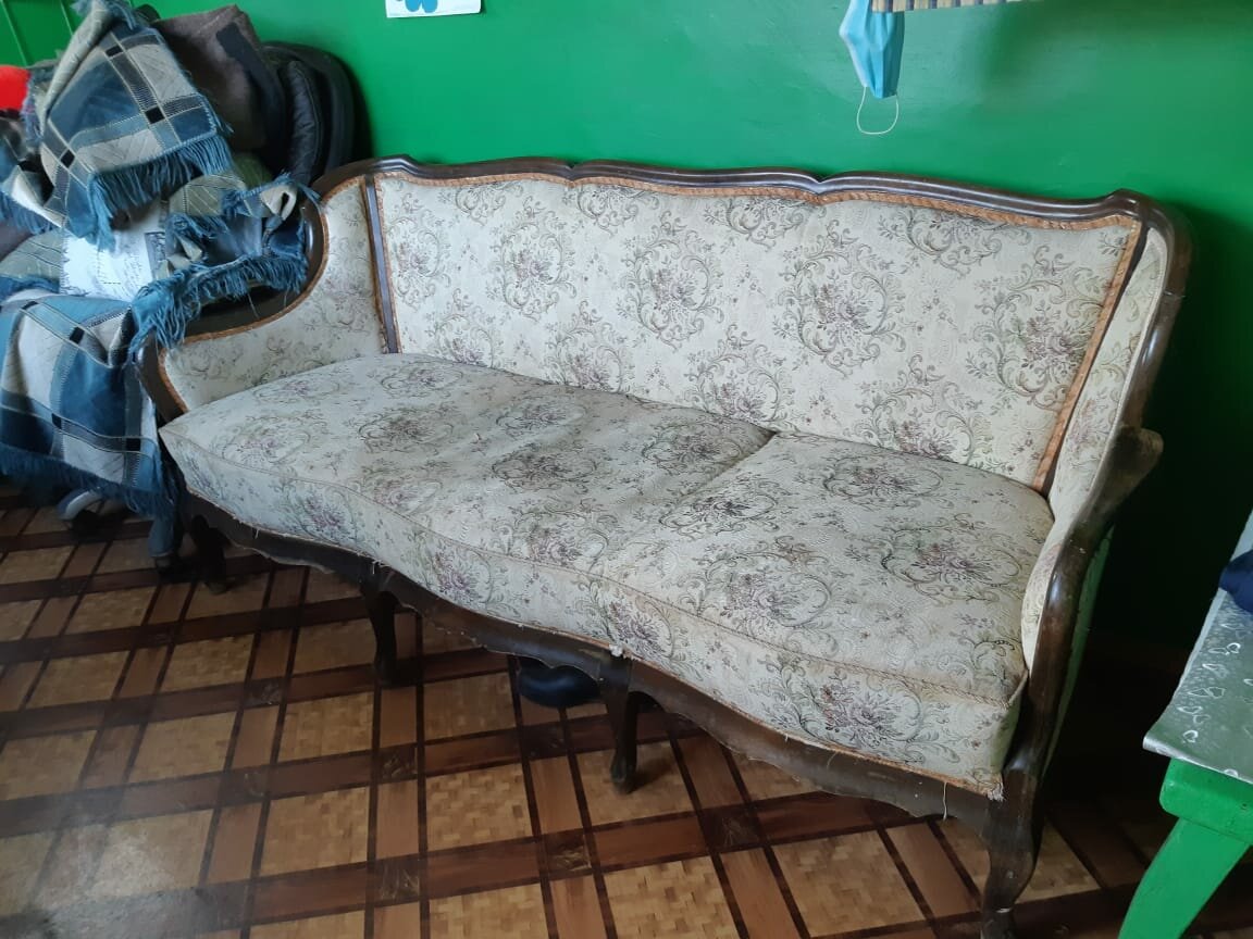 диван, старый диван, мягкая мебель, мебель, куда деют старые диван
