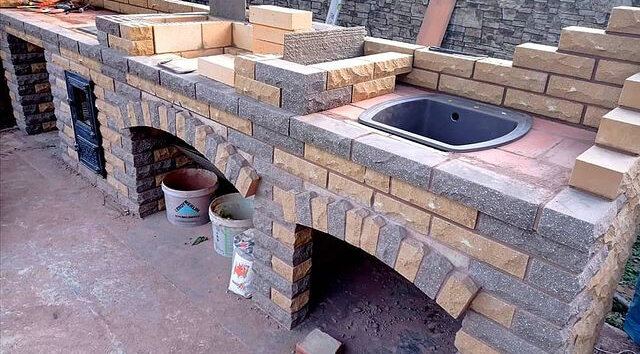 барбекю комплекс мангал помпейская печь, столешница для уличного барбекю, комплекс тандыр мангал печь под казан помпейская печь, мангал барбекю, барбекю из клинкерного кирпича