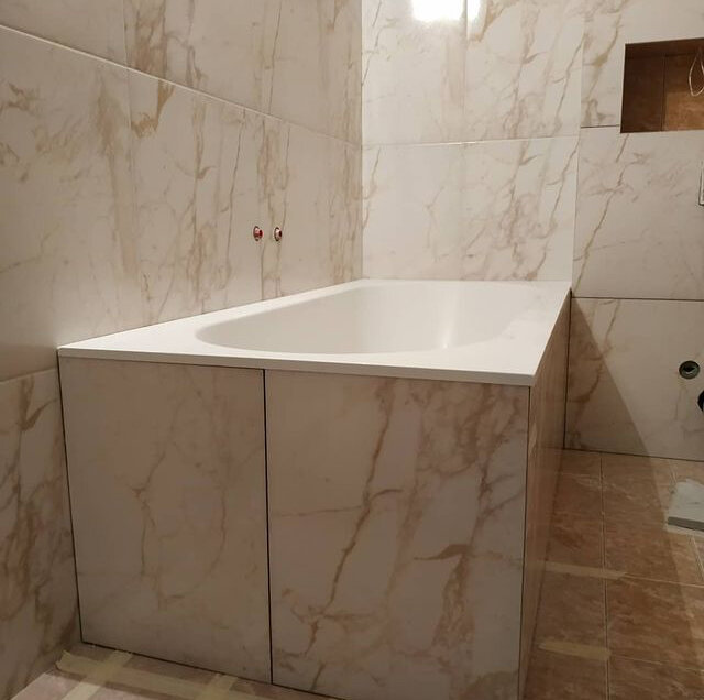 ванн, наклон плитки в ванной, ванная комната, санузел, кладка мрамора