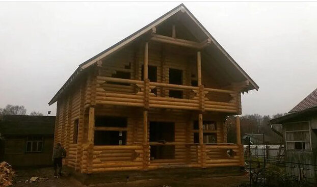 сруб, деревянный дом, сруб 1.5 этажа, строительство деревянного дома, дом из оцилиндрованного бревна с балконом