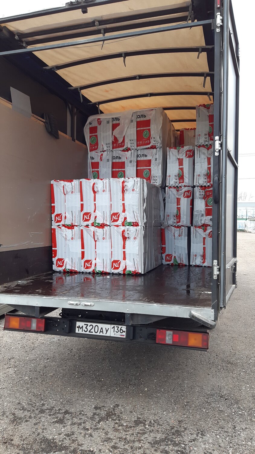 грузоперевозки, грузовая, погрузка поддонов с продукцией , грузовой автомобиль, вещи для перевозки