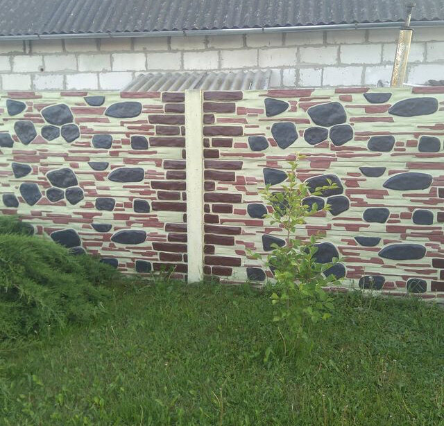 кирпич горус забор, забор из камня, варианты покраски забора из блоков, забор оштукатуренный с камнем, забор