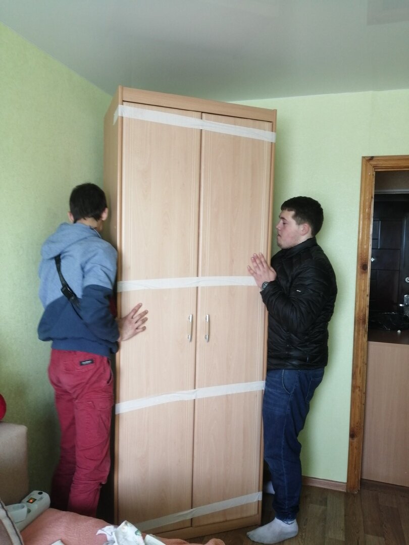 шкаф, собирают шкаф мес, шкаф купе, мебель, шкаф купе старый сборка