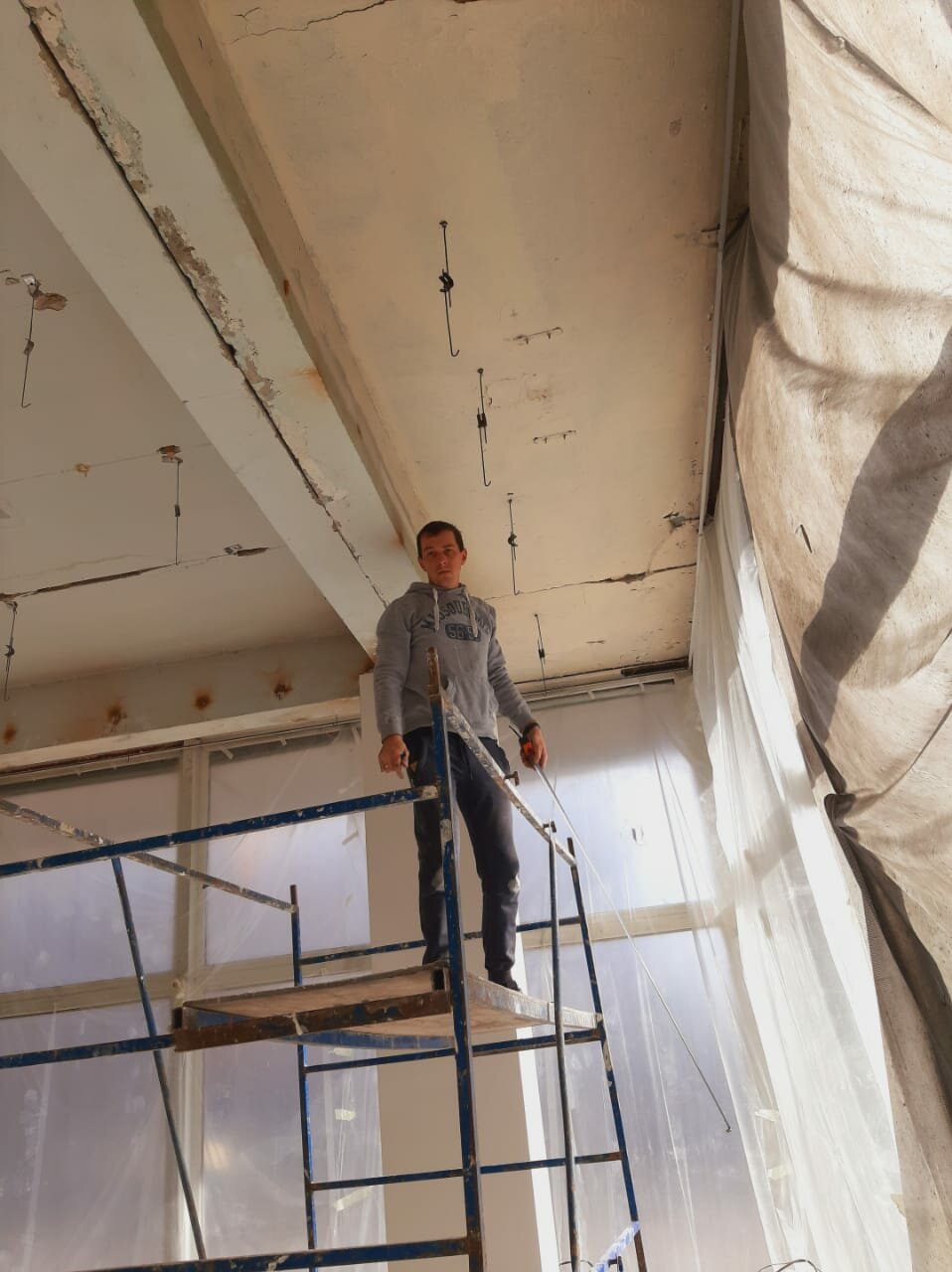 потолок, монтаж гипсокартонного потолка, монтаж натяжных потолков, строительный, монтаж натяжной потолок ступень