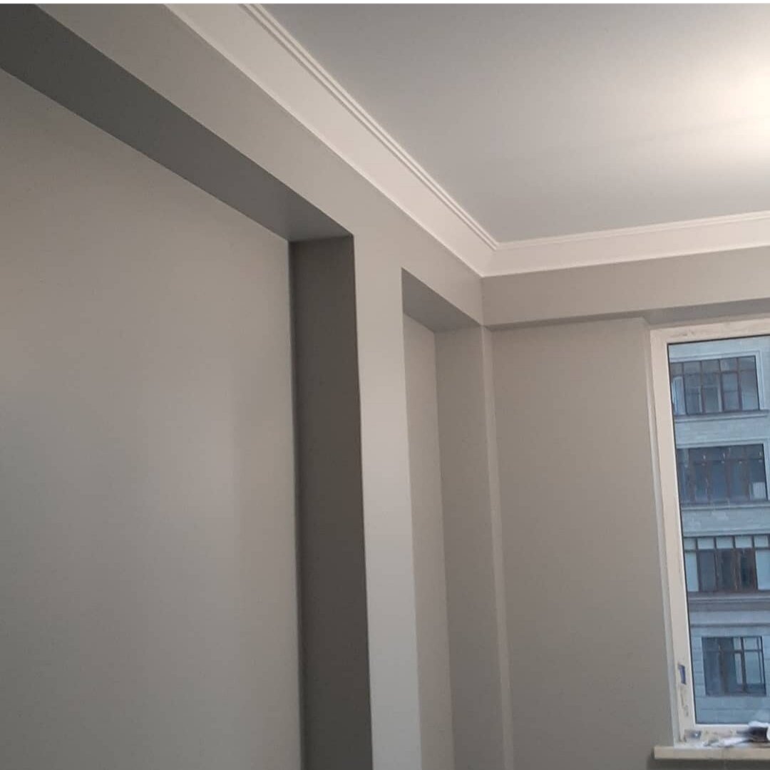 Покраска потолочного плинтуса в цвет стен - 95 фото