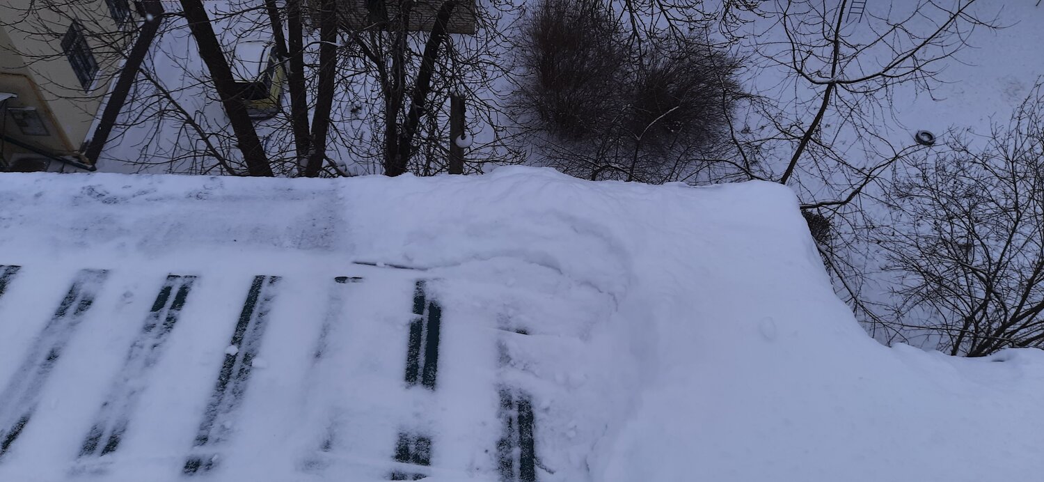 снег, занесенный снегом, снежный покров, сугробы, снег во дворе