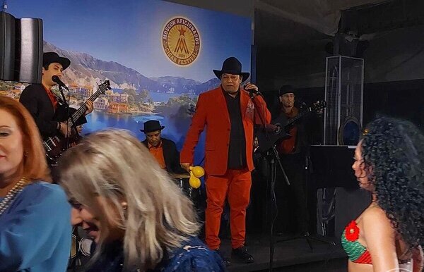 человек, michael jackson with fans, бобби, кадр из фильма, александр маслаев зеленый слоник