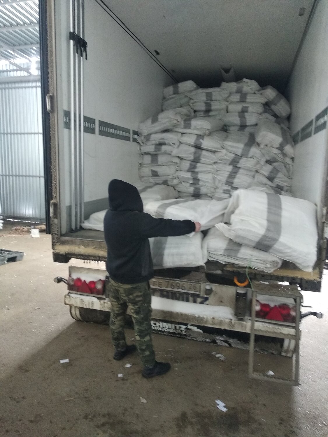 вывоз мусора грузчики, строительный мусор вывоз, погрузка мусора, вывоз строительного мусора газелью, вывоз строительного мусора газель