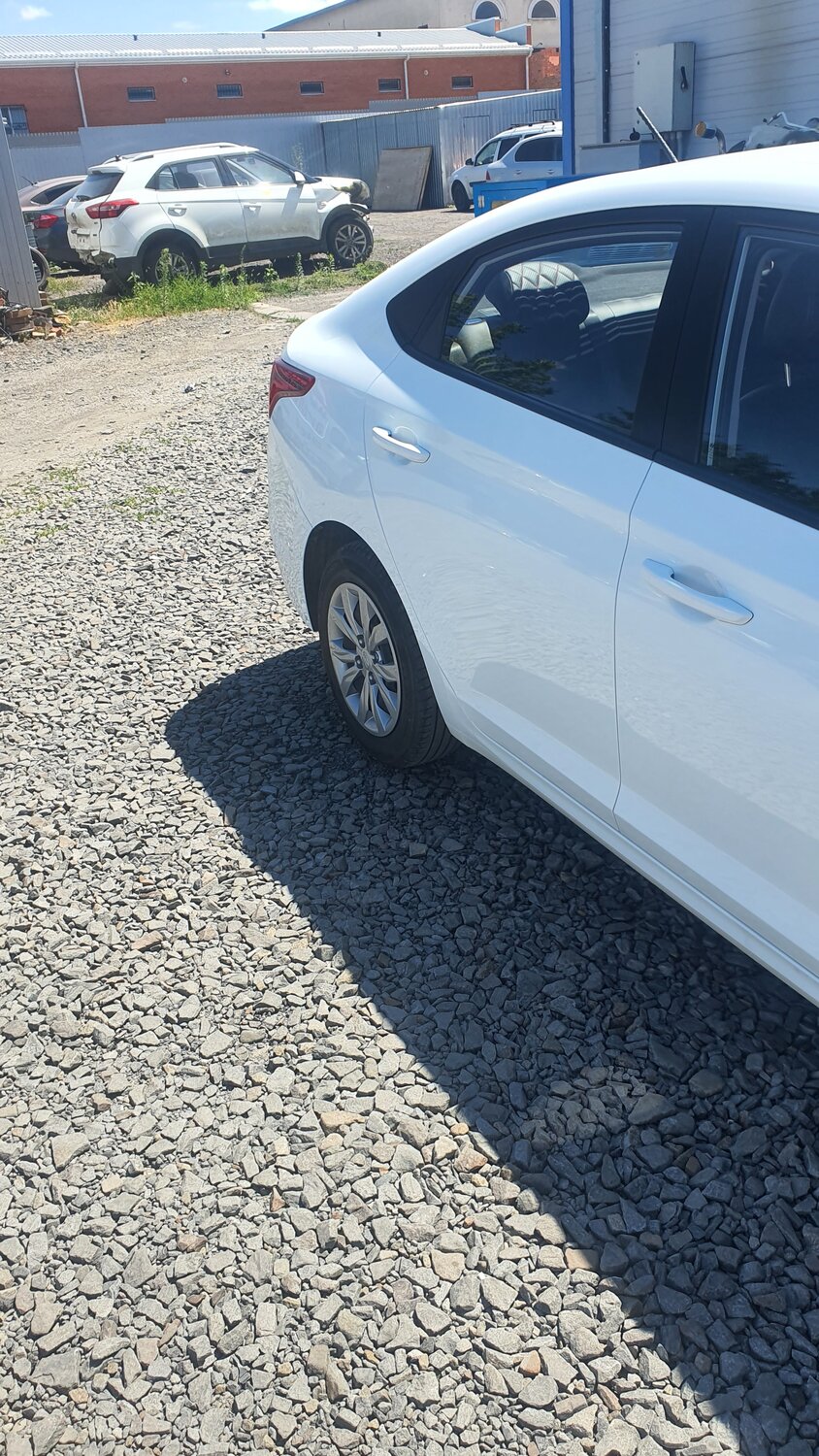 hyundai solaris, hyundai solaris 2018, белый хендай солярис, белый хендай, Toyota Corolla Verso I Рестайлинг