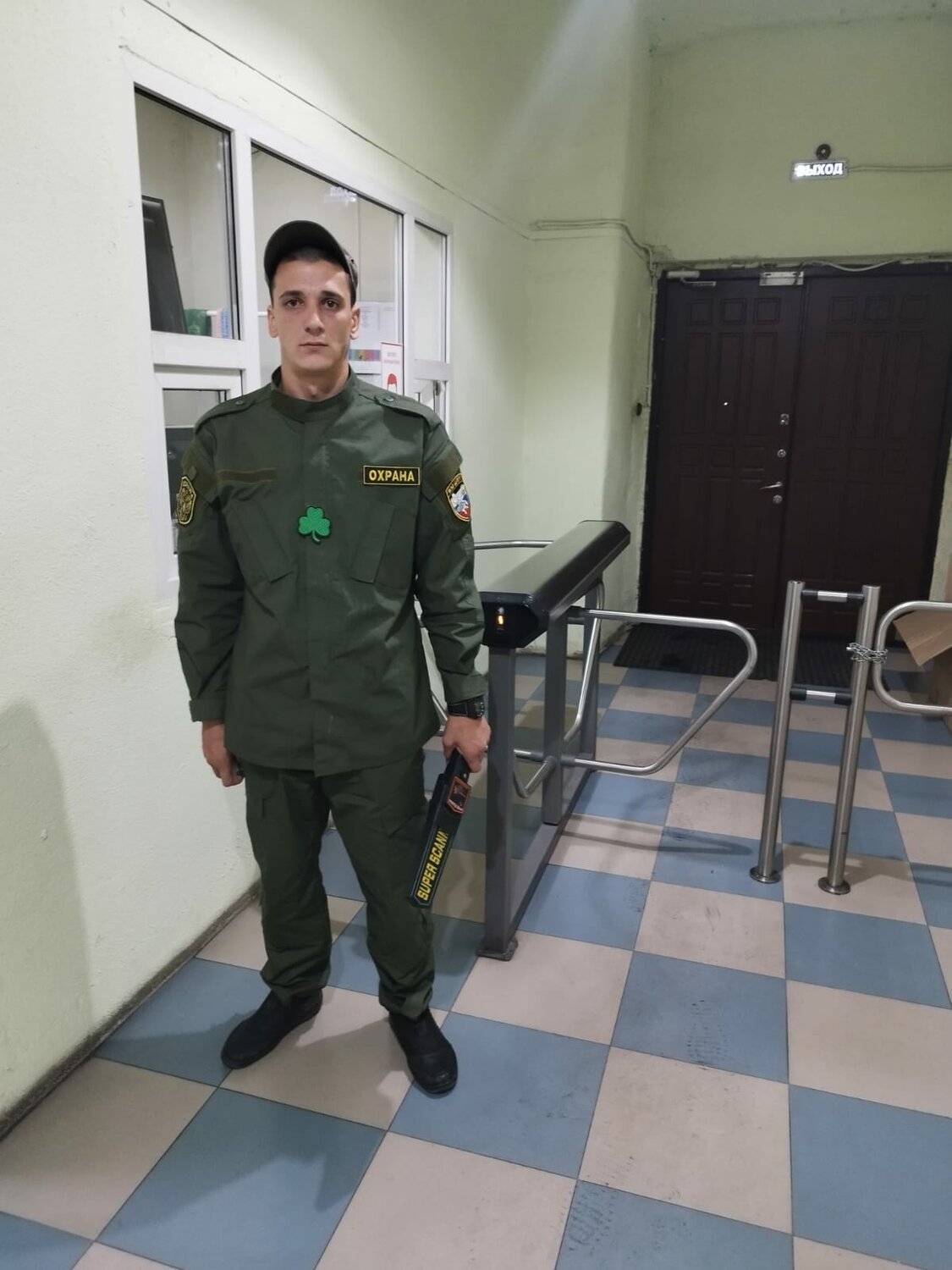 Услуги охраны людей и объектов в Москве: 120 охранников со средним ...