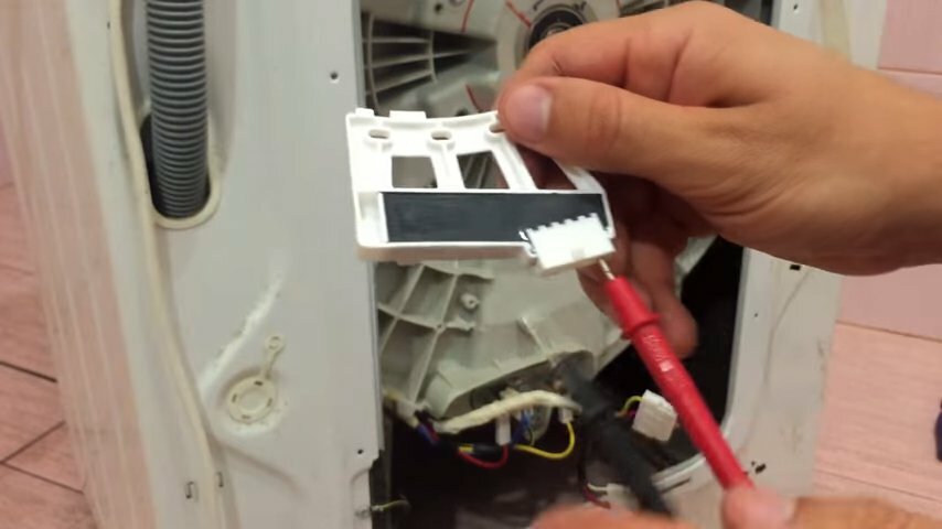 стиральная машина whirlpool ошибка f12, отсоединение проводов стиральной машины lg, датчик стиральной машине lg direct drive, стиральная машина, пружины в стиралке p1243