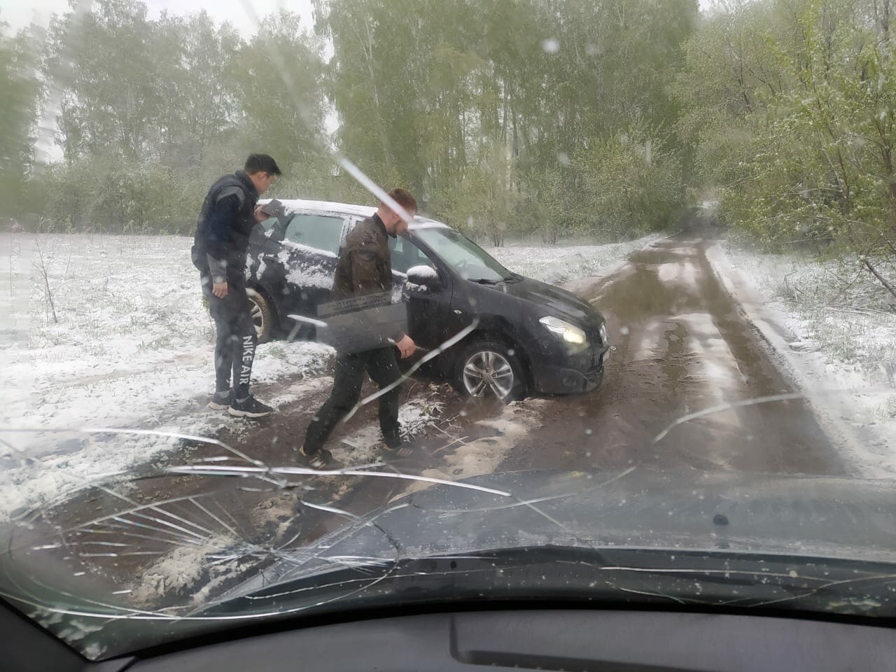 небольшая авария, происшествие, авария гололед, дтп на трассе кола, авто