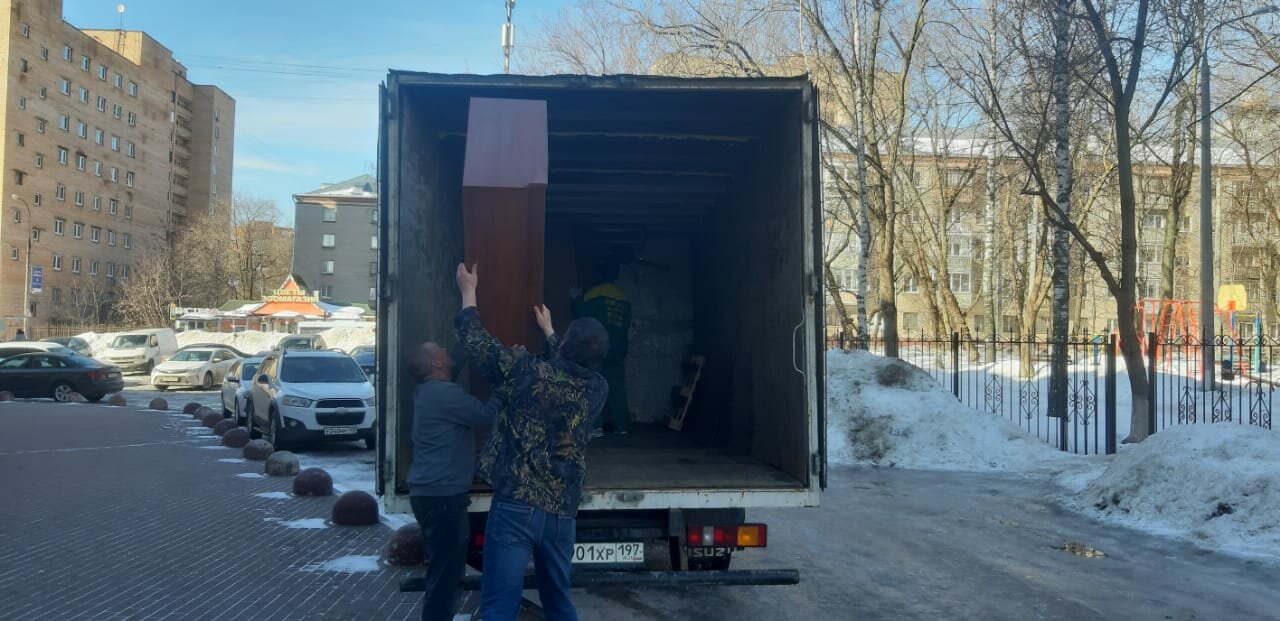 грузовой автомобиль, грузовая машина, грузовик, грузоперевозки, квартирный переезд зимой