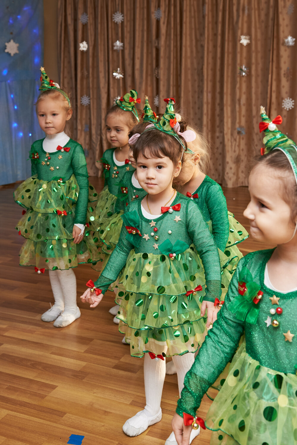 утренник, утренник елка, танец елочек, костюм елочки на утреннике в саду, костюм елочки карнавальный