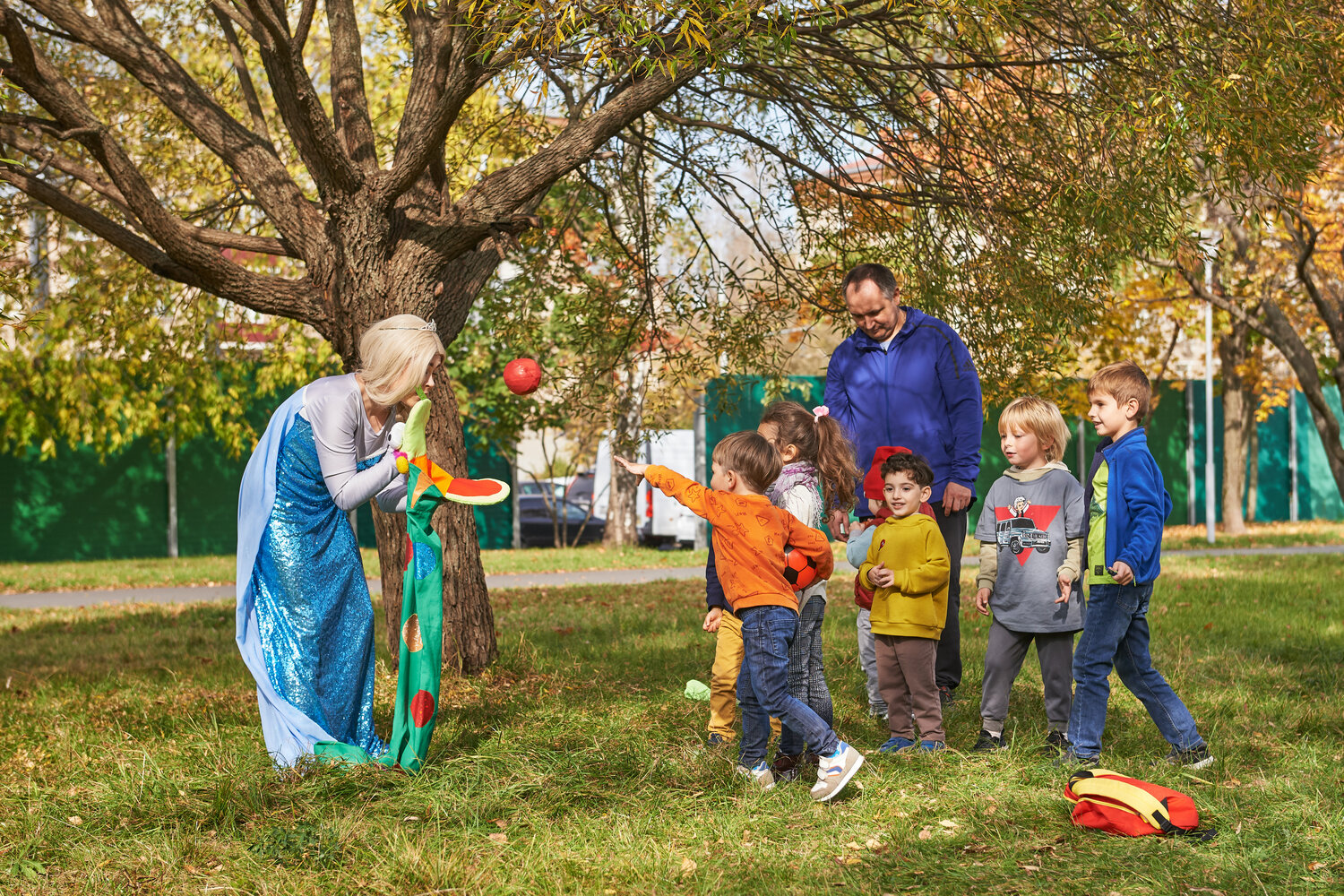 школьники на прогулке, детский сад, дворовые праздники, праздник двора, развлечения для детей на природе