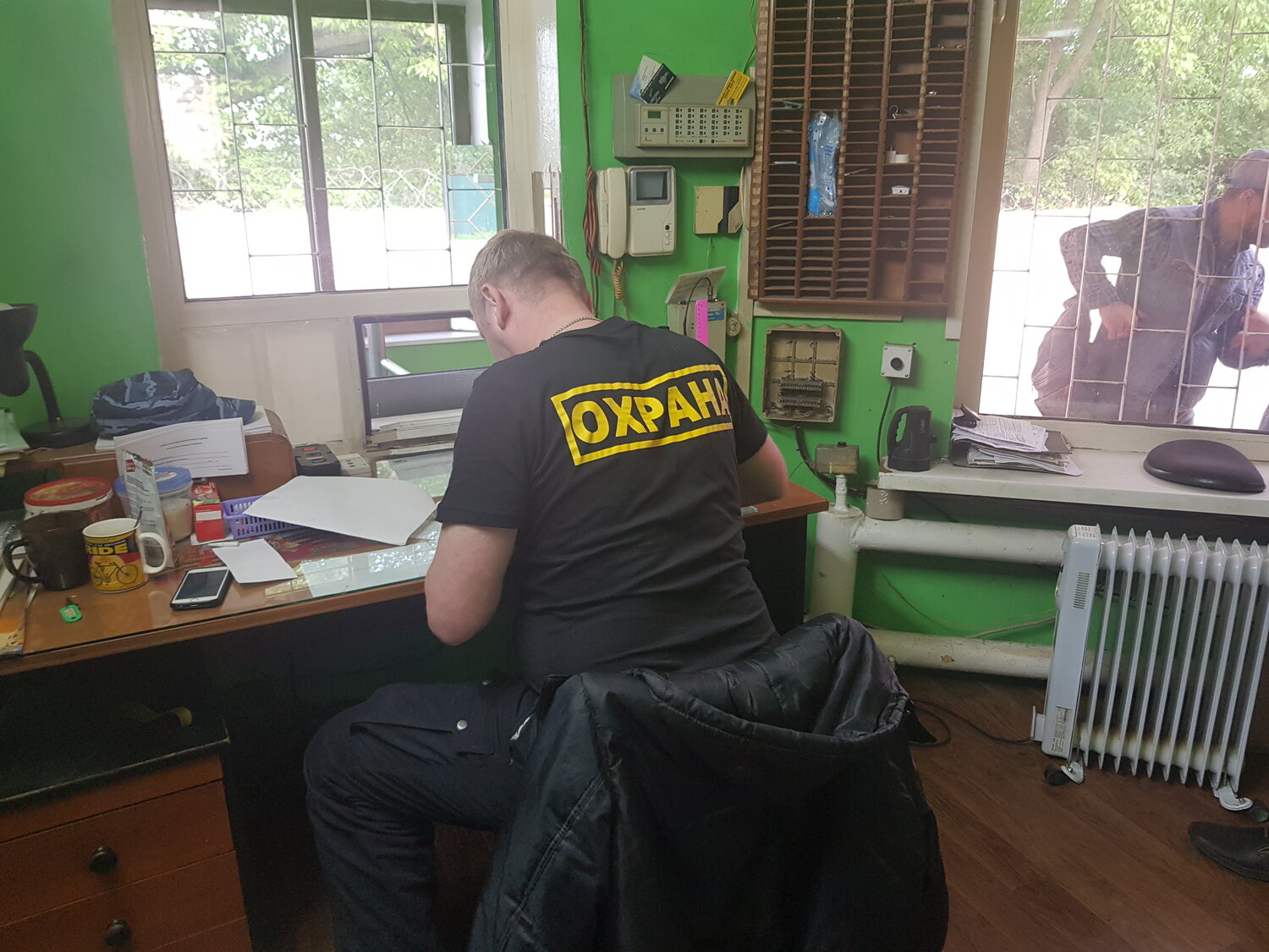 Услуги охраны людей и объектов в Москве: 120 охранников со средним ...