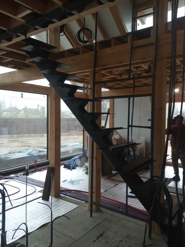 металлическая лестница, лестница в доме, металлическая лестница в доме, лестница, металлокаркас лестницы