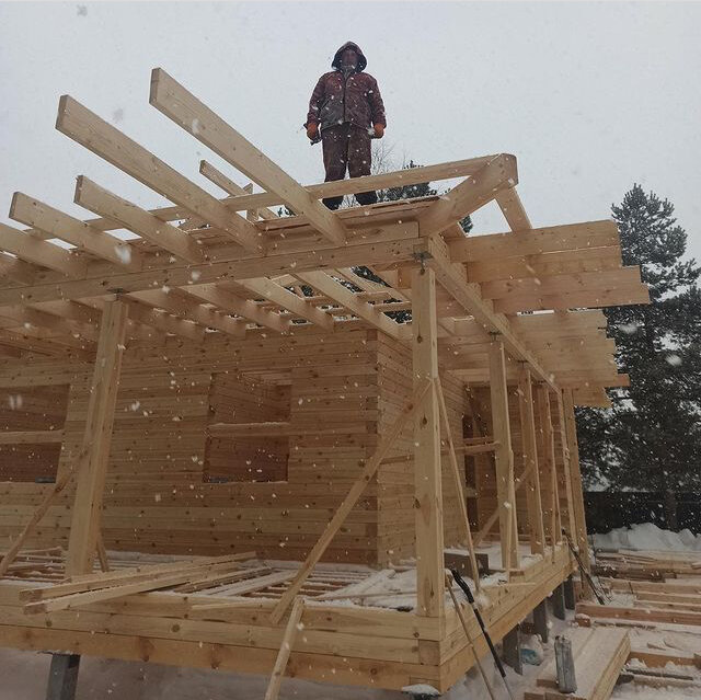 Строительство сруба из бревна