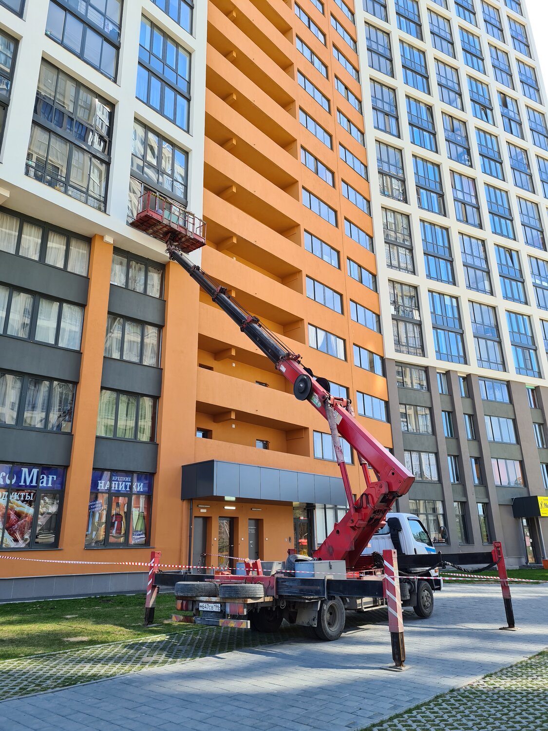 здание, автовышка 32 метра, автовышка 80 метров, 28-45 метров автовышка, строительная техника