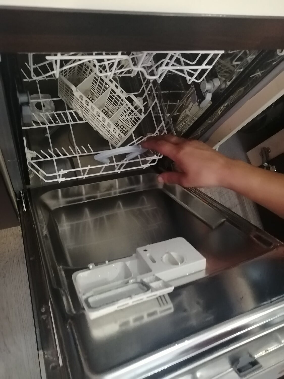 посудомоечная машина, бытовая техника, посудомоечная машина ariston lv 620 wh невклучаетса и незаливает воду, поломка посудомоечной машины аристон f 3, посудомоечная машина zanussi zds 3013