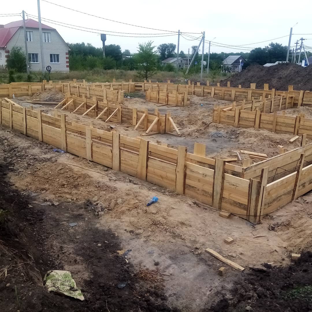 опалубка для свайно ленточного фундамента, ленточный фундамент, фундамент, опалубка под свайно ростверковый фундамент, монолитный ленточный фундамент опалубка