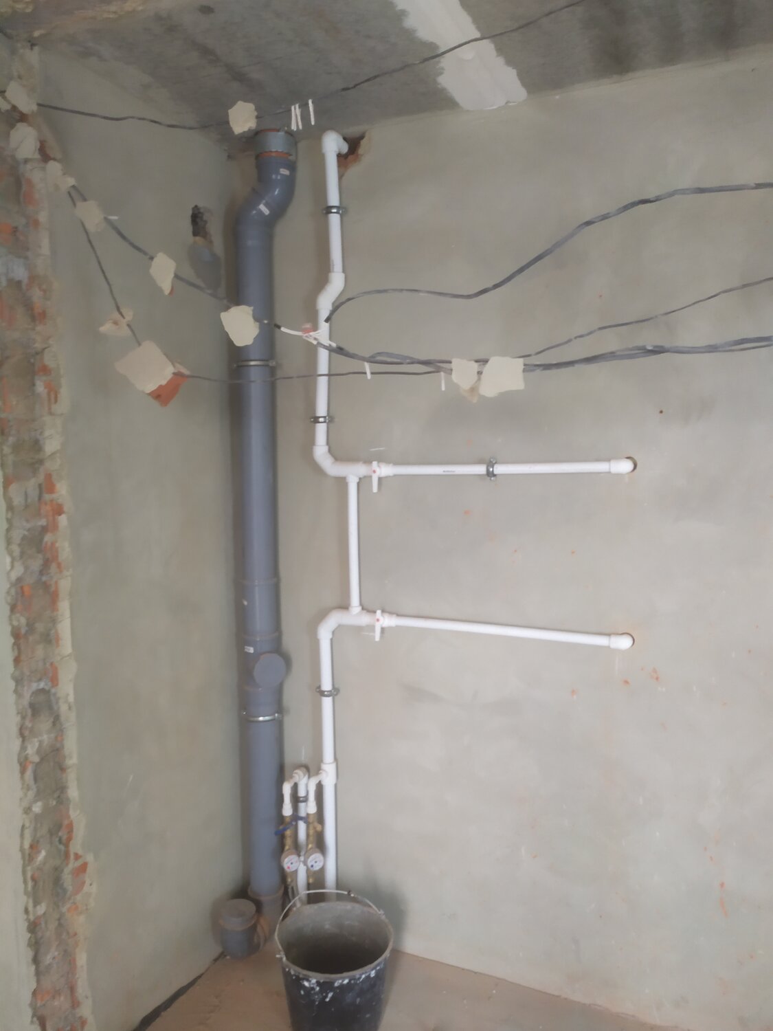 разводка труб канализации, полотенцесушитель, полотенцесушитель пропилен врезка, разводка труб в панельном доме, прокладка труб канализации в квартире