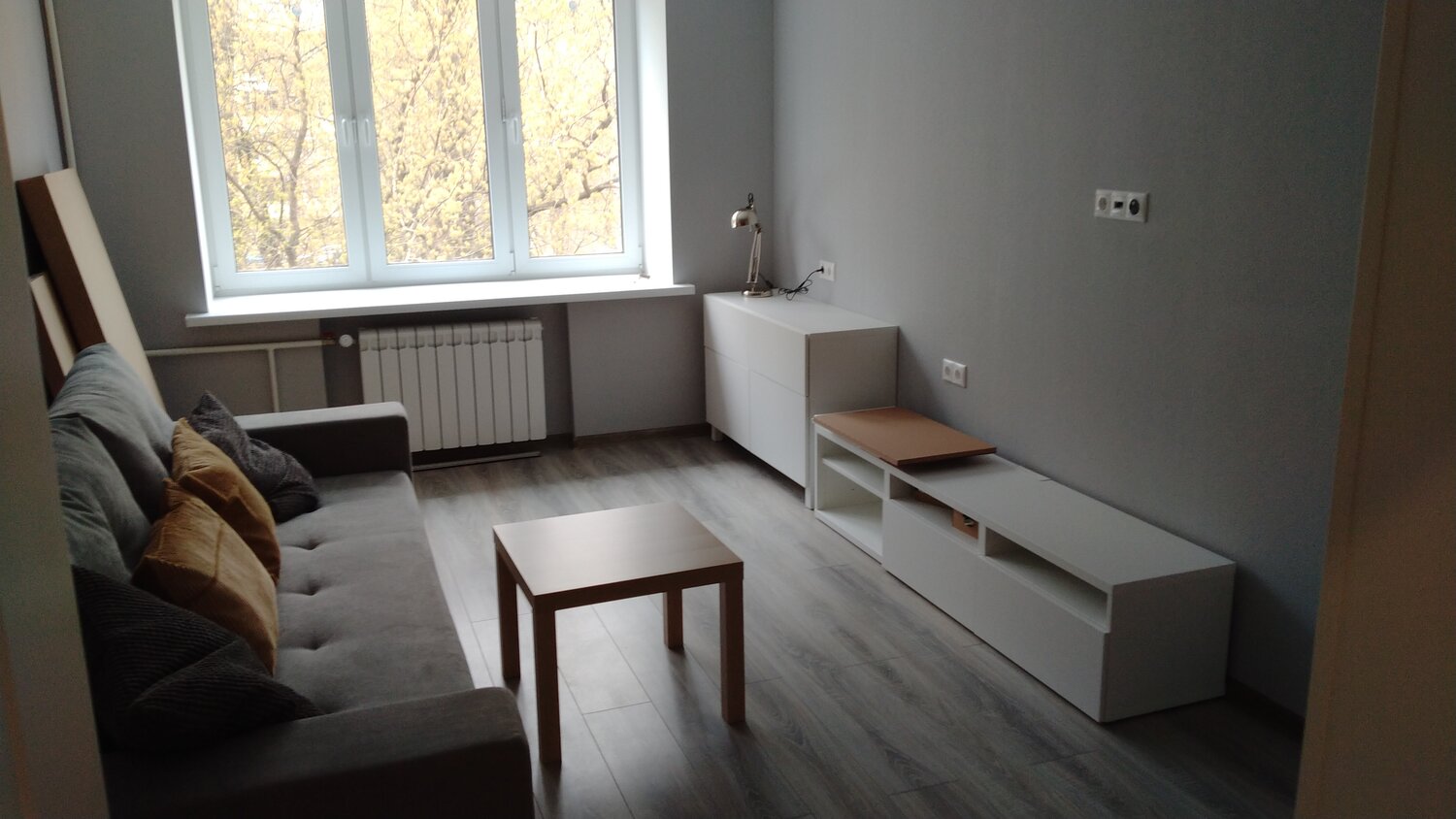 квартира, комната, квартира-студия, apartment, подиум в комнате с балконом