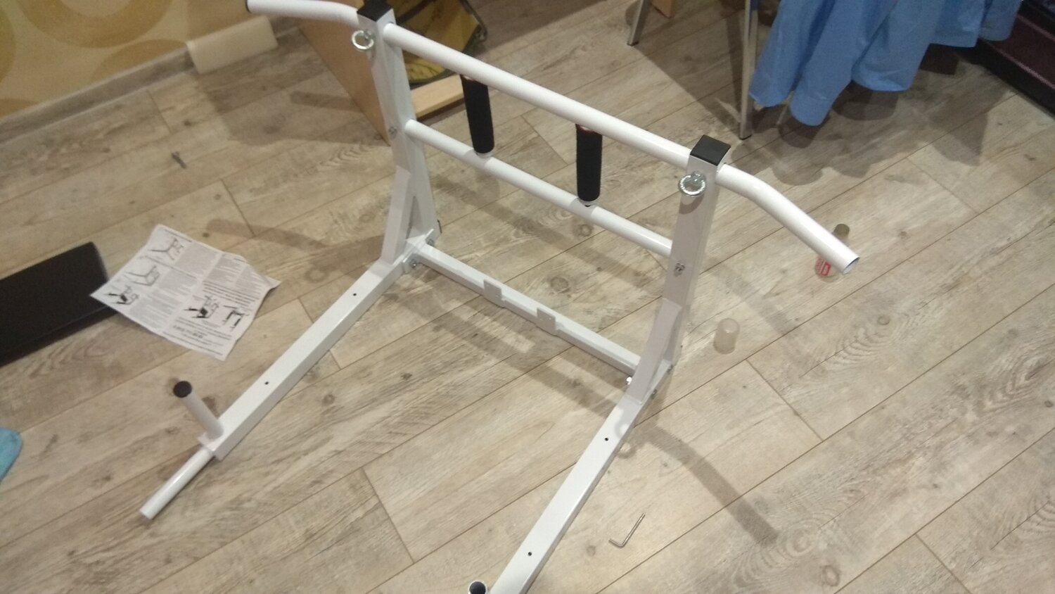 айрон кинг турник брусь, турник брусья, турник, турник настенный 3 хвата saturn белый, турник брусья напольные kettler