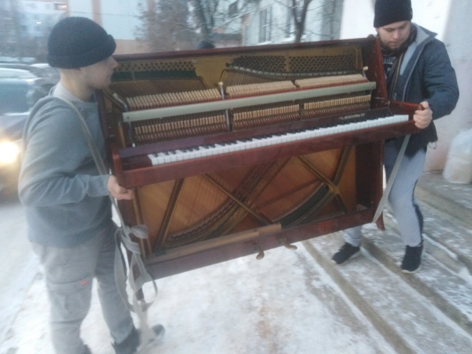 пианино, музыкальный инструмент пианино, фортепиано, переставить пианино, погрузить пианино