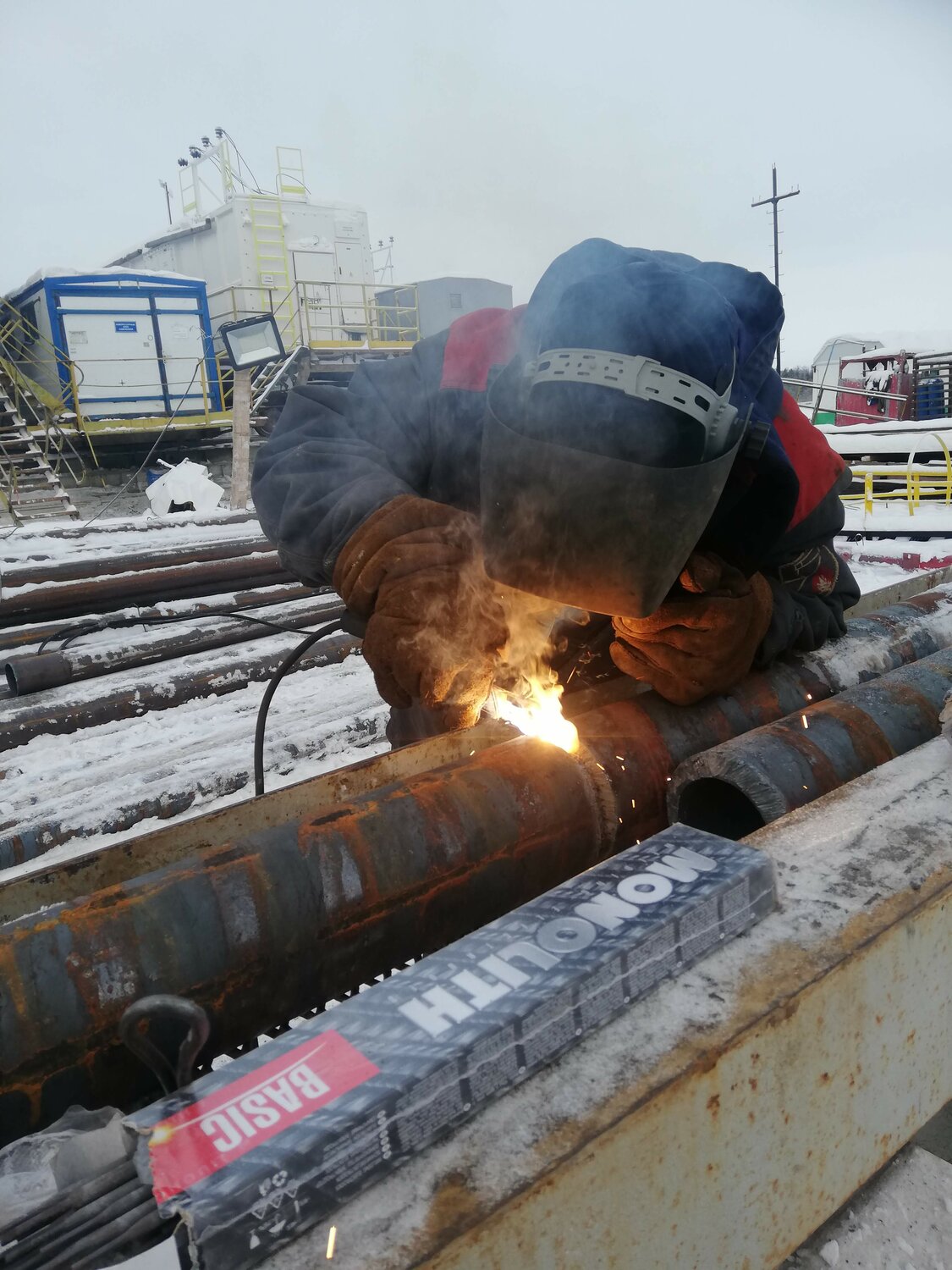 сварщик трубопроводов, сварщик теплосети, сварщик газорезчик, теплотрасса зимой, тепловые сети муром