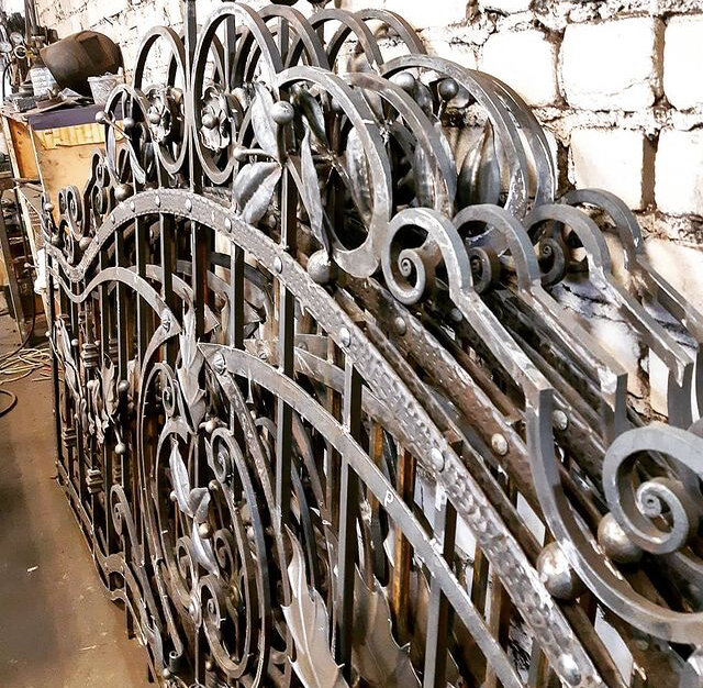 ковка, художественная ковка, кавказский кованый дизайн, изделия из полосы металла, кованое железо