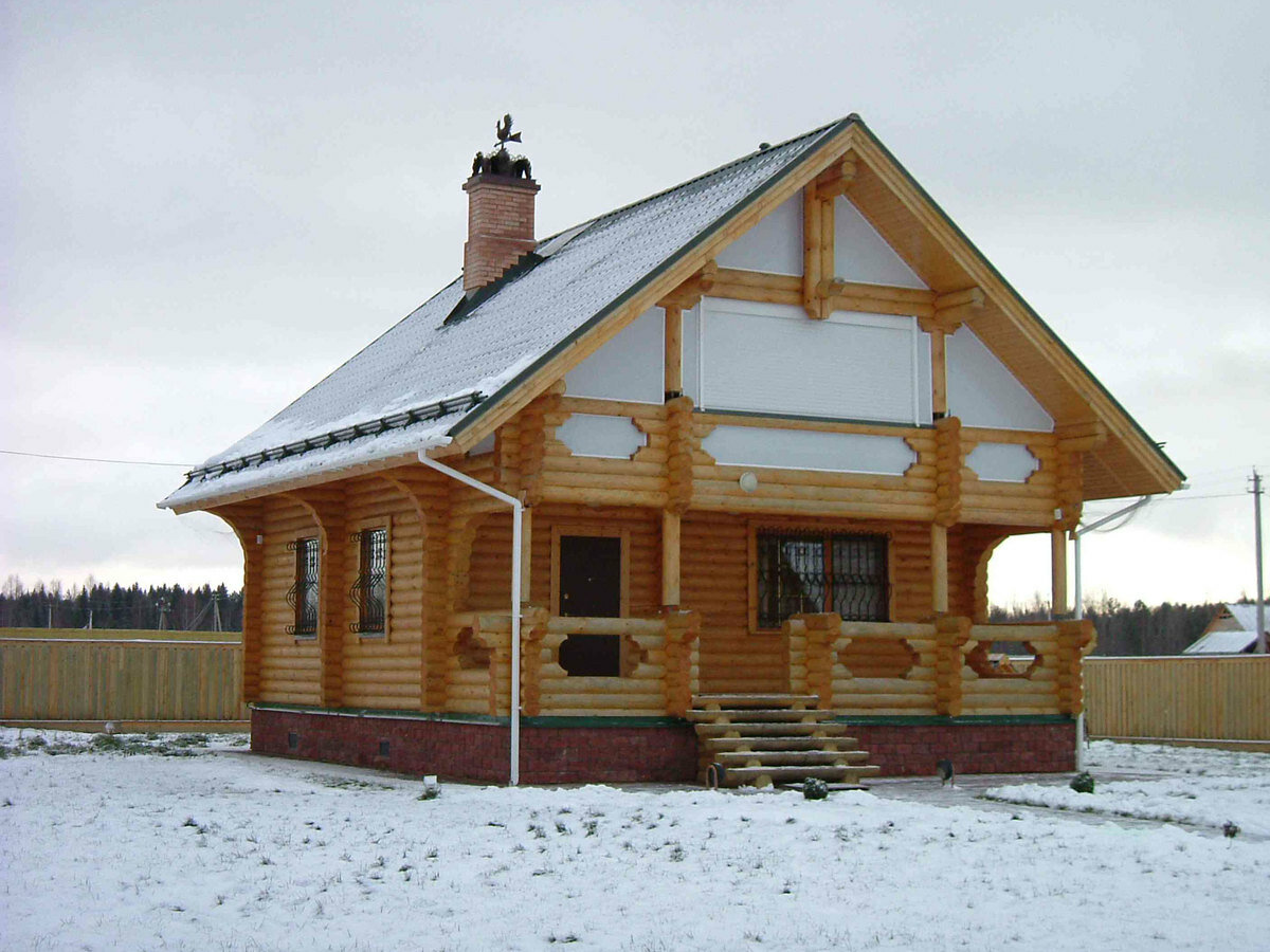 сруб, дом из рубленного бруса, проекты деревянных домов ручной рубки с мансардой, строительство деревянного дома, деревянный дом