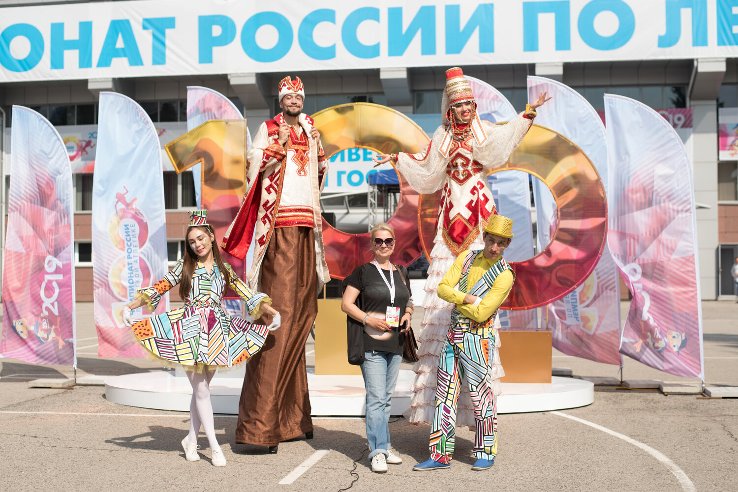 костюмированный карнавал геленджик, карнавал на кипре, ходулисты скоморохи, карнавал, традиционный праздник