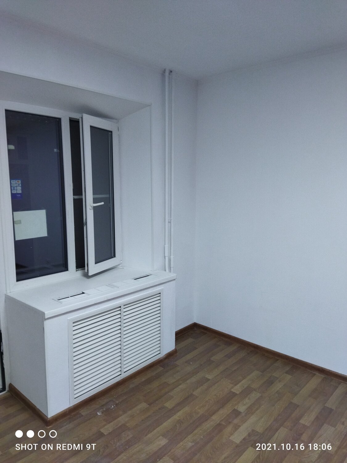 квартира, комната, окна, квартира-студия, отделка окон сэндвич панелями