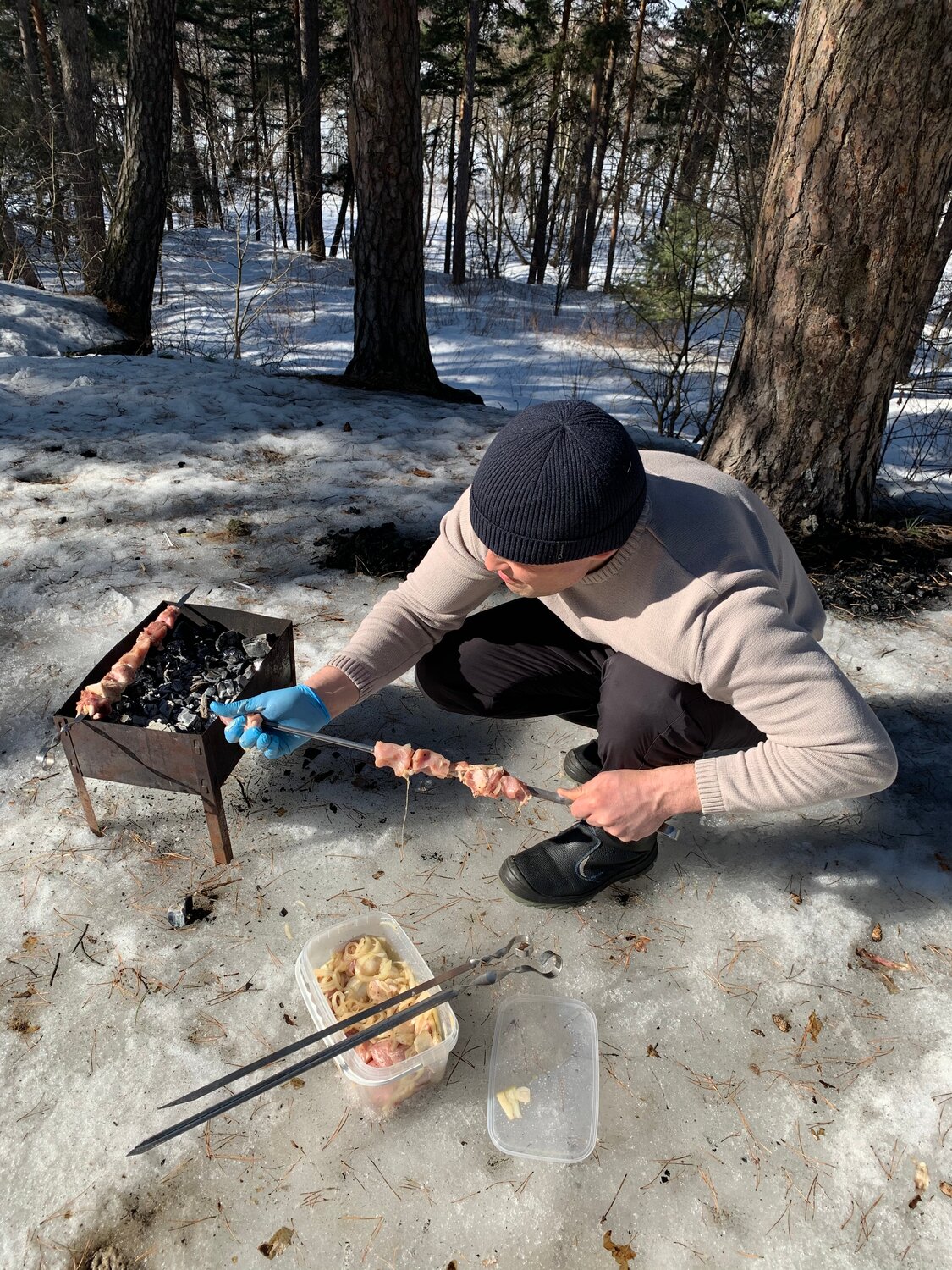 весна шашлыки, шашлык зимой на природе, шашлыки на природе, шашлык в парке зимой, еда в лесу выживание