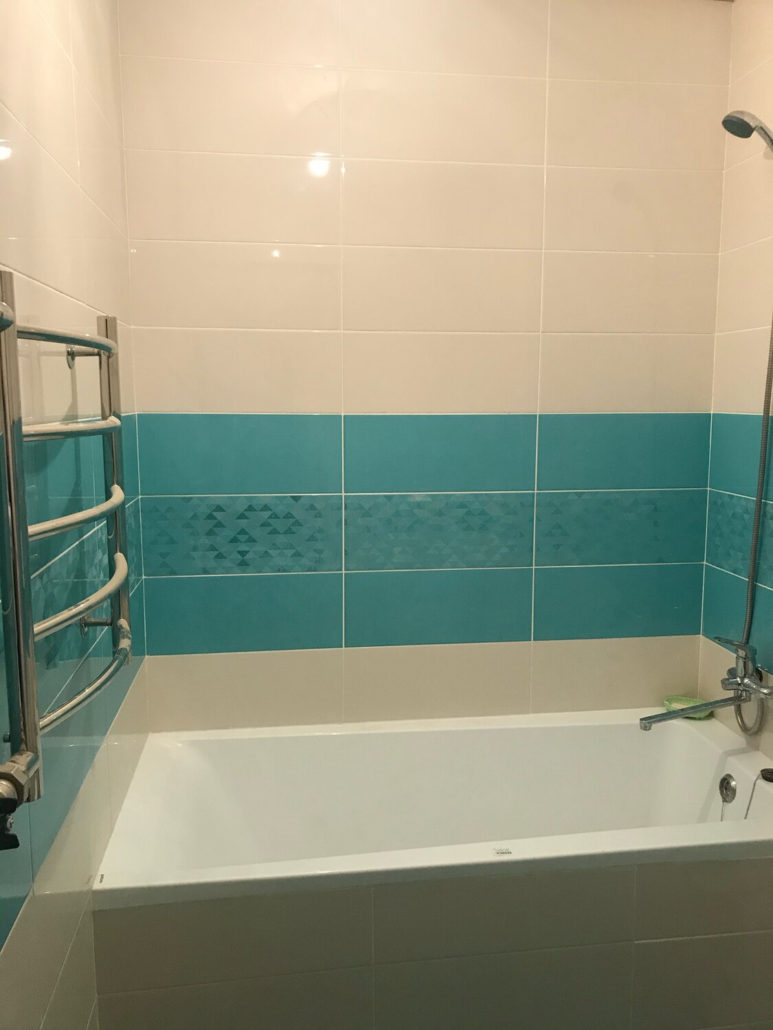 ванная комната, в ванной комнате, дизайн ванной комнаты 1500 на 1500 мм плитка, ремонт ванной, мятная плитка для ванной