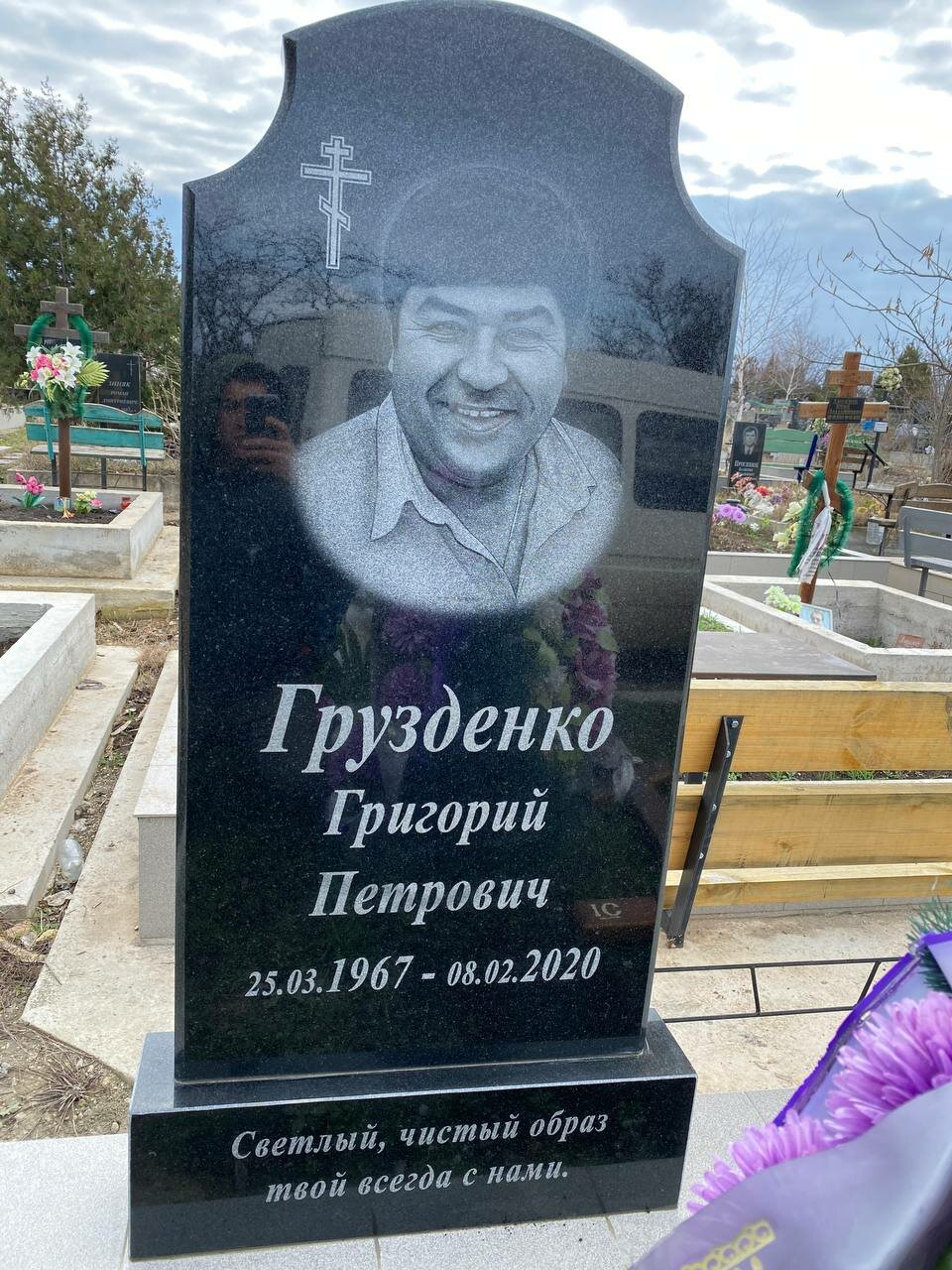 памятники из гранита, памятник гранитный, фигурные памятники из гранита, памятники из черного гранита, изготовление памятников