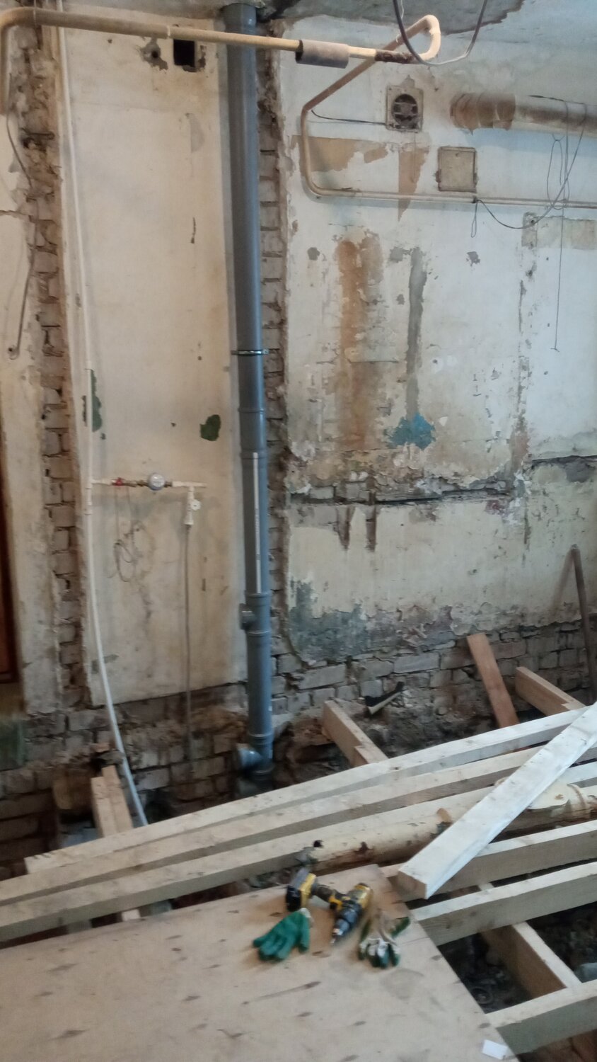 разводка канализации, разводка труб, разводка канализации в душевой, штробление под 110 канализационную, разводка труб в ванной